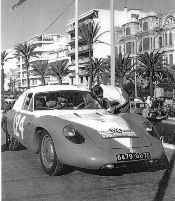 Le magazine AUTO hebdo n°2504 sortie ce 19 mars dernier honore déjà notre D.B HBR5 Le Mans qui sera conduite par la fille de son papa de pilote Paul Armagnac.